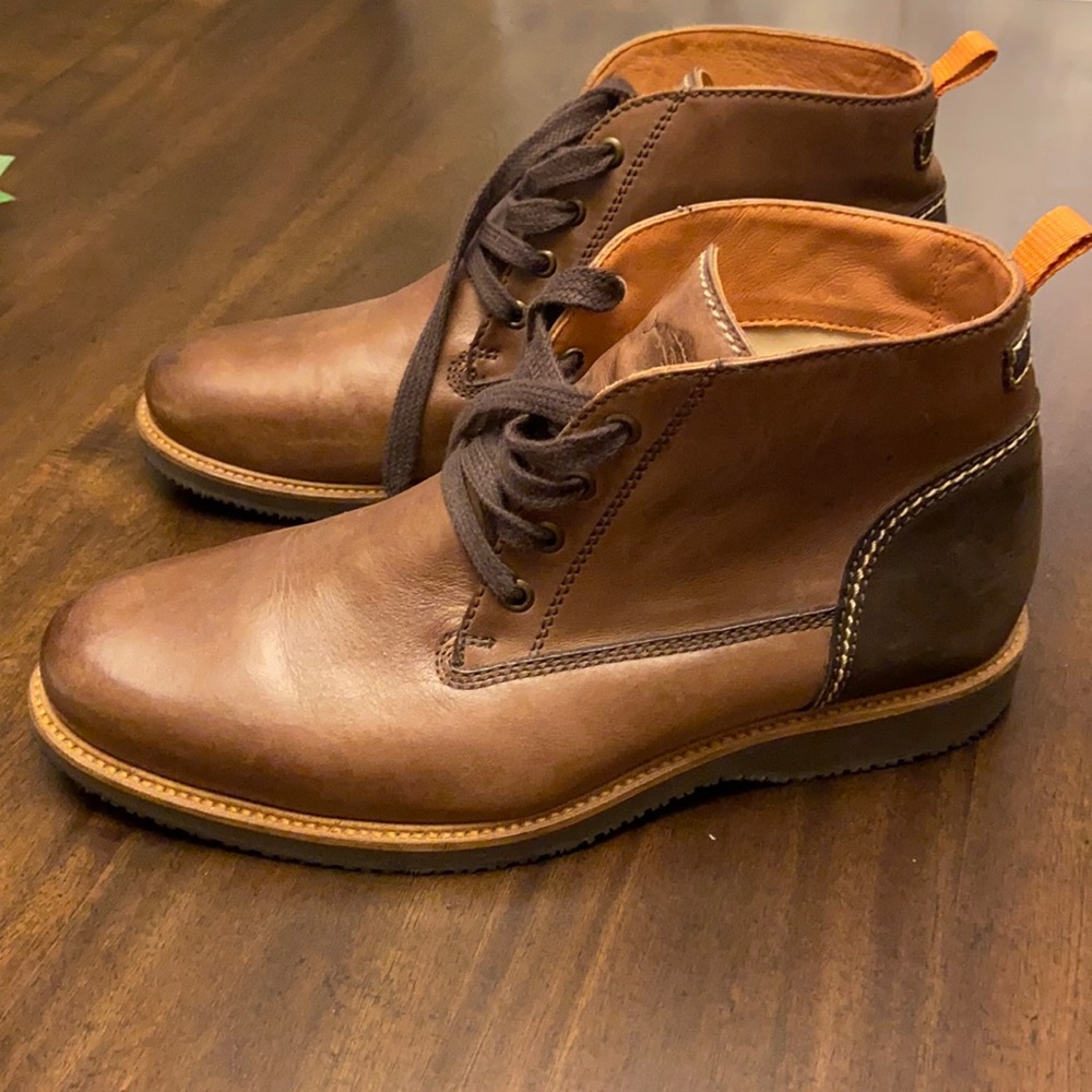 Tommy Bahama boots